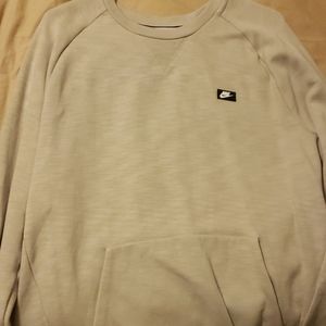 L white nike athletic sweater